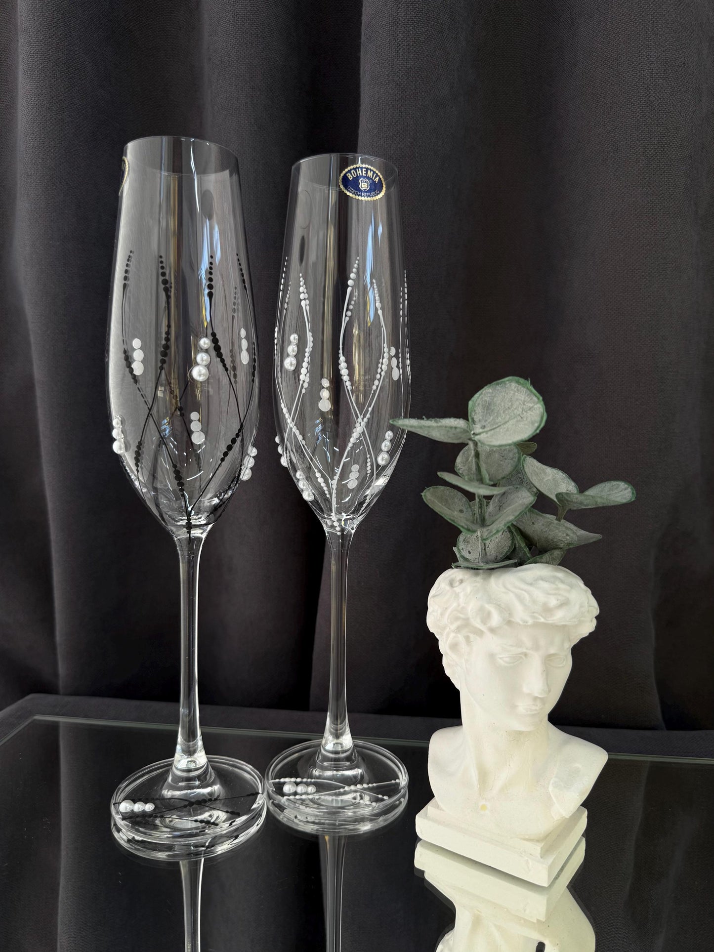 Hand-Painted Wedding Flutes and Candle Set: Personalized Acrylic Stone Decor